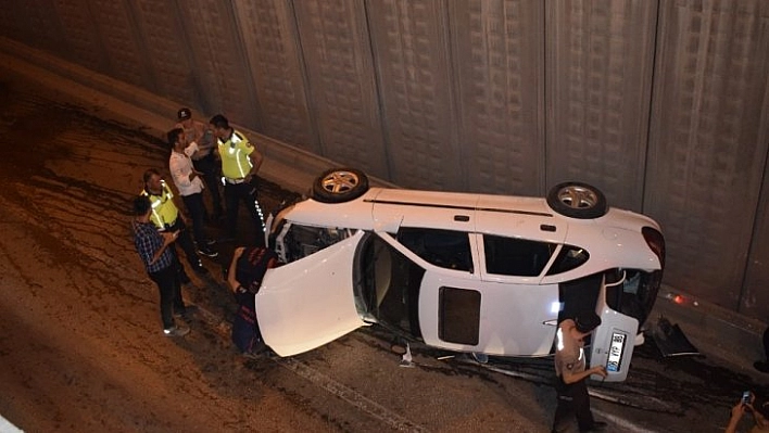 Takla atan araçtan burunları bile kanamadan çıktılar