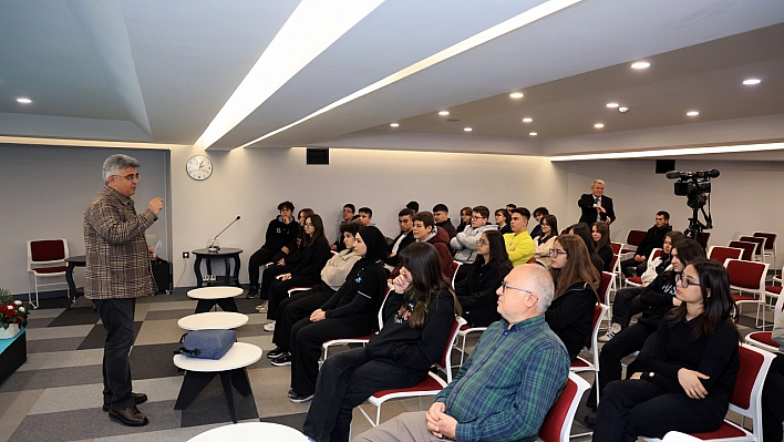 Talas'ın Yazar Okulu Seminerlerinde bu hafta konu romandı