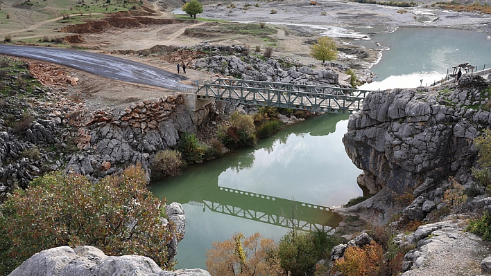 Tarihi köprü turizme kazandırılmayı bekliyor