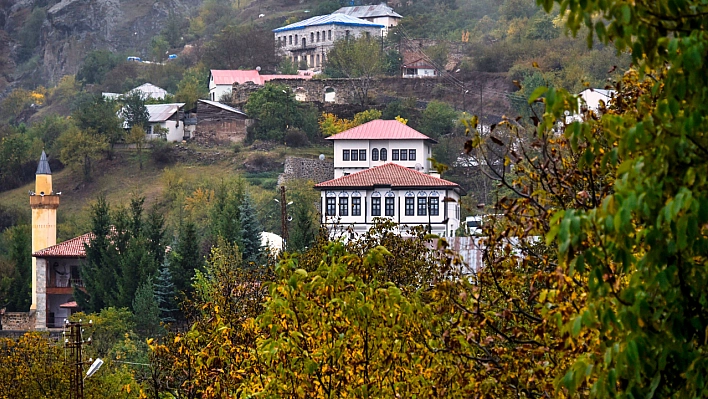 Tarihi Süleymaniye'nin Sisli Sonbahar Güzelliği