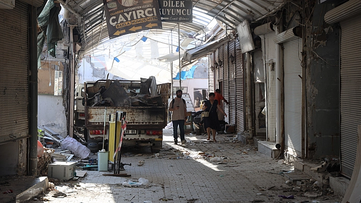 Tarihi Uzun Çarşı'da yıkım başladı