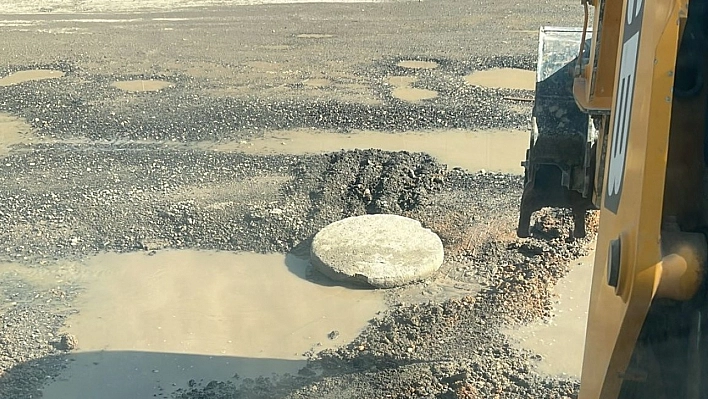 Tehlike saçan lağım çukuru kapatıldı