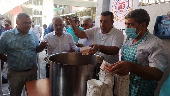 Borsa'da aşure ikramı