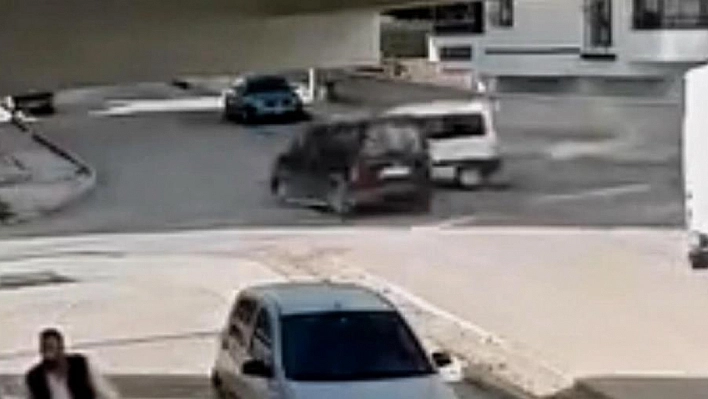 Ticari araçlar çarpıştı