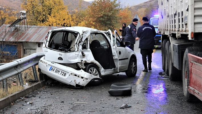 Tır ile otomobil çarpıştı 2 ağır yaralı