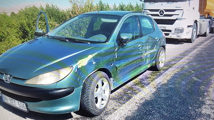 Malatya'da korkunç kaza! Tır, otomobili sürükledi!