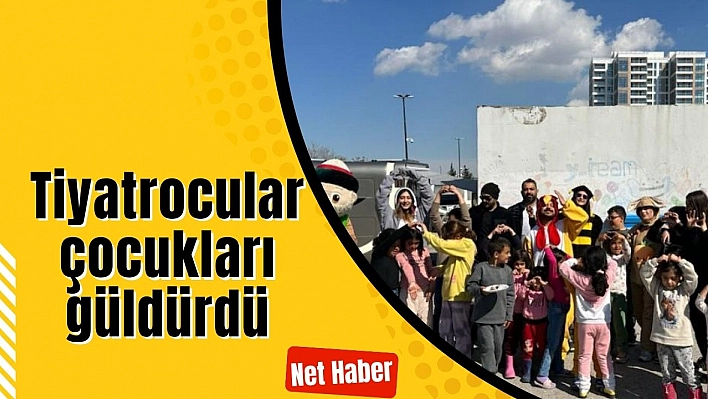 Tiyatrocular çocukları güldürdü