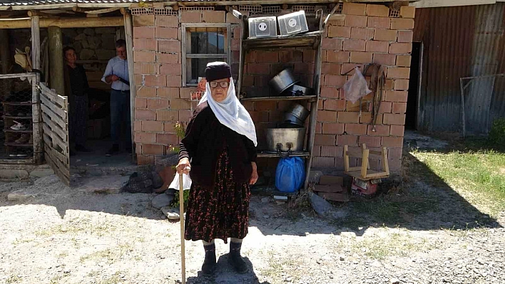 100 Yaşında Bile Formda! 1 Km Yol Yürüyor!