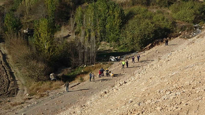 Malatya'da kaza: Ters yöne giden araç dere yatağına uçtu