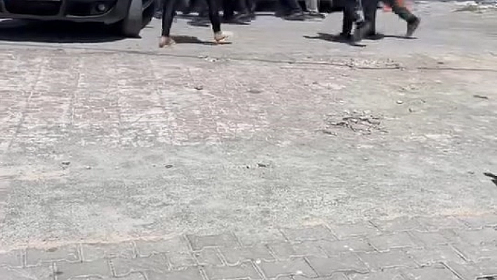 Trafik kazası sonrası yumruklar konuştu