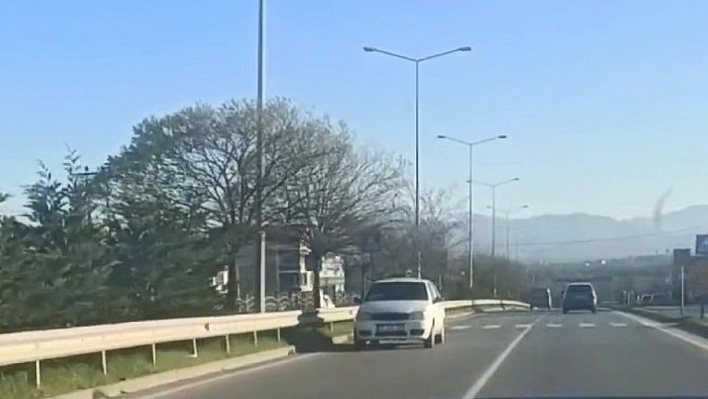 Trafikte tersine hareketler: Bu kez geri geri gitti