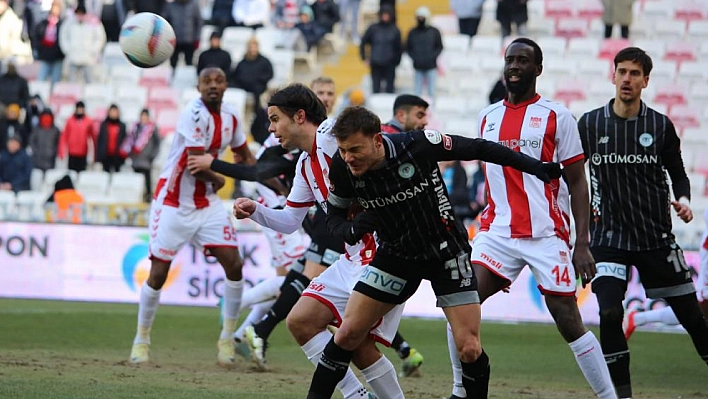 Trendyol Süper Lig: Sivasspor: 1 - Konyaspor: 1 (İlk yarı)