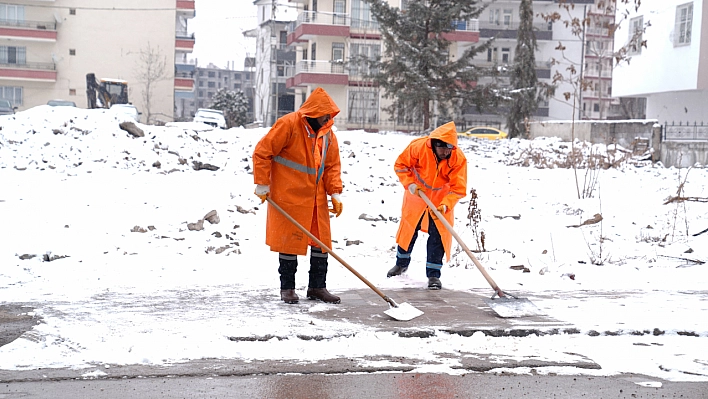 Tüm Ekip Saha: Karla Mücadele Sürüyor!