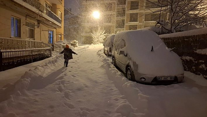 Tunceli'de eğitime kar engeli