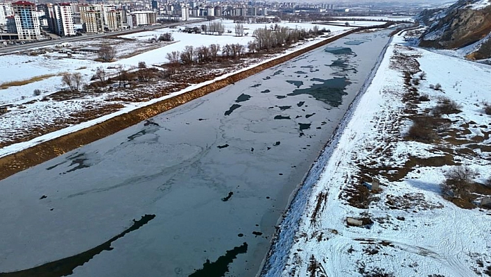 Türkiye'nin en uzun nehri buz tuttu