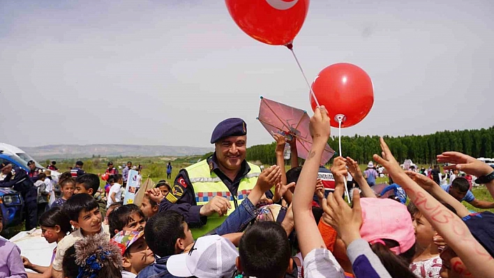 Çocuklar gönlünce eğlendi