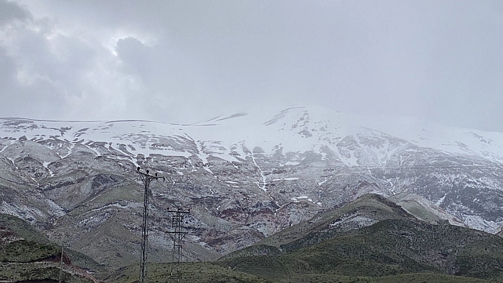 Ulubaba Dağı beyaza büründü