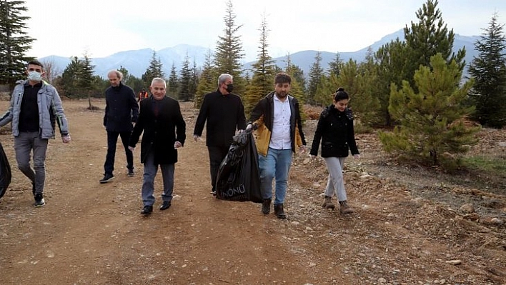 Öğrenciler atık topladı