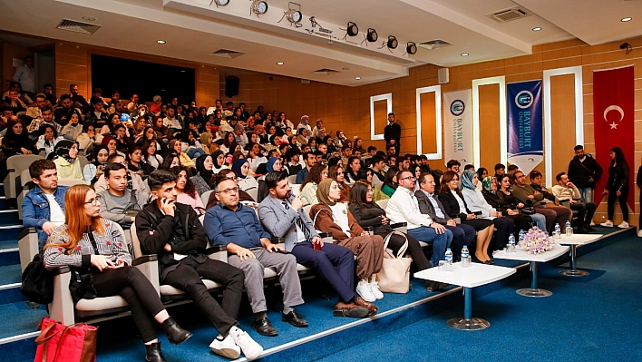 Üniversitesi öğrencilerine kariyerini anlattı