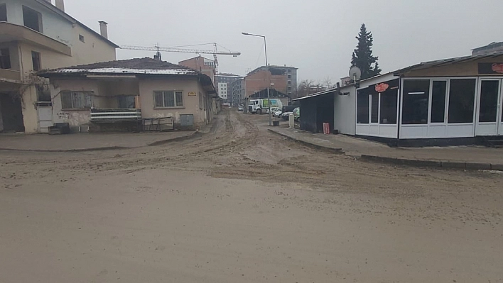 Valilik Uyarıları Hiçe Sayıldı! Yollar Çamur Deryasına Döndü!