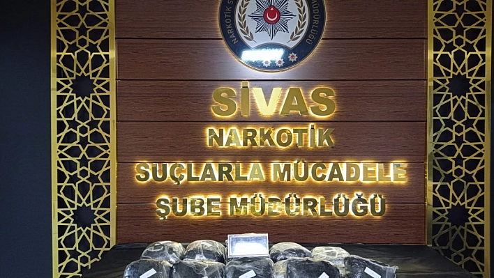 Valizden 10 kilogram uyuşturucu çıktı