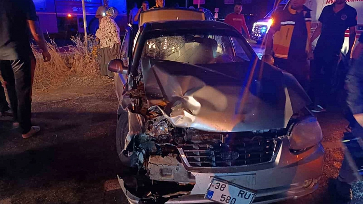 Van'da 2 otomobil çarpıştı: 9 yaralı