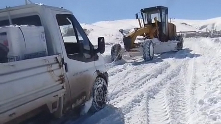 Van'da mahsur kalanlar ekipler tarafından kurtarıldı