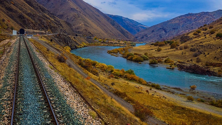 Van Gölü Ekspresi Doğu Ekspresi'ni aratmıyor