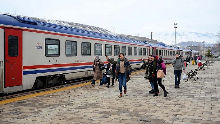 Vangölü Ekspresi'ne yoğun ilgi