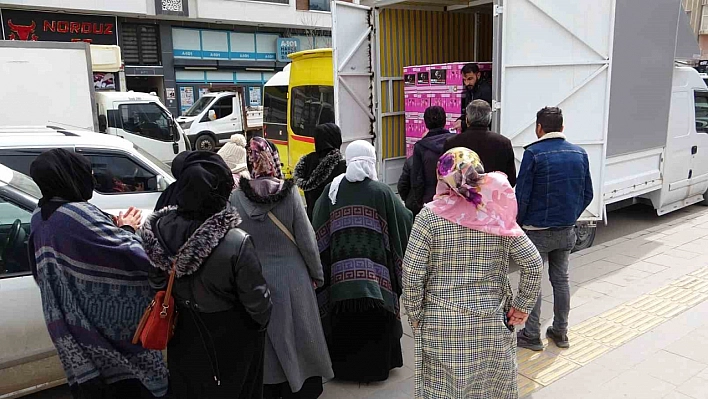 Van'da bin aileye Ramazan yardımı