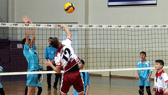 Voleybol grup maçları başladı