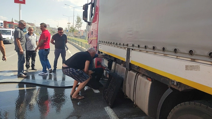 Yangın esnafın dikkati sonucu önlendi