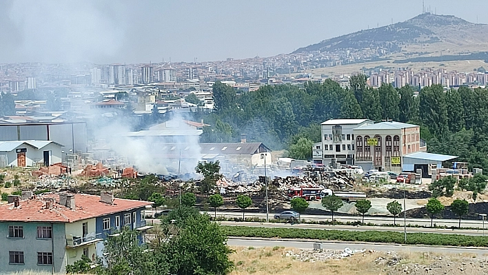 Yangın fayans deposunu küle çevirdi