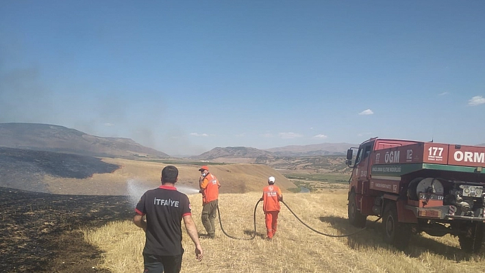 Yangın ormanlık alana sıçramadan söndürüldü