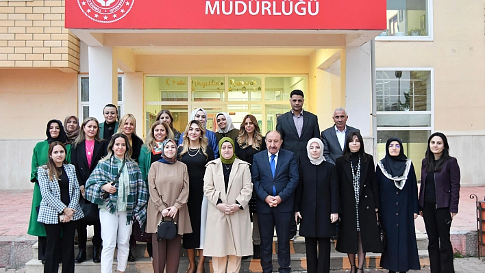 Yazıcı, 'Çocuklarımızı sevgiyle kucaklamalıyız'