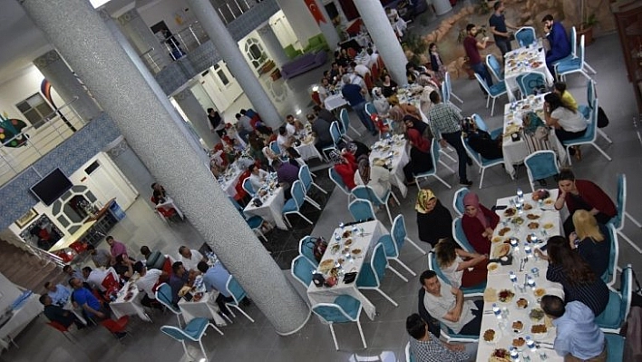 Yeni Hamle'den iftar yemeği