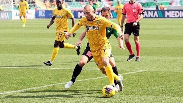 Yeni Malatyaspor'da Gökhan Töre ve Mustafa Akbaş kadro dışı bırakıldı