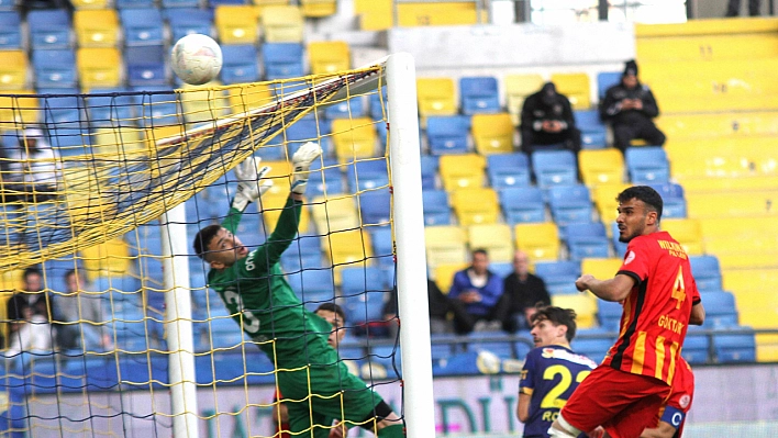 Yeni Malatyaspor vazgeçmiyor! Bu sefer kendi kalelerine atıp, fark yediler