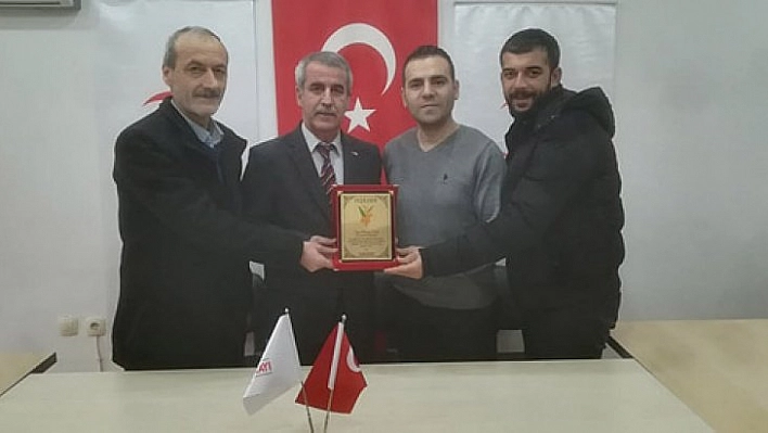 YEŞİLDER'den anlamlı plaket