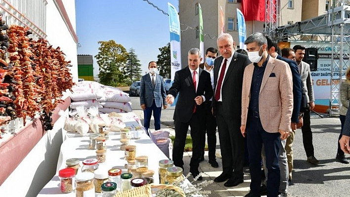 Arpa ve buğday tohumu hediye edildi