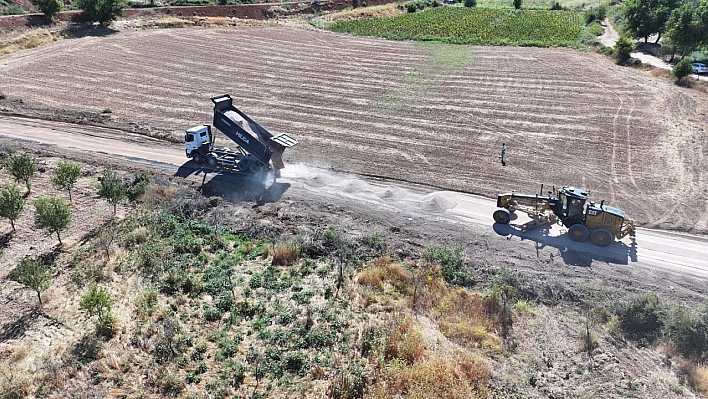 Yeşilyurt'ta kırsal yollara büyük yatırım: 57 kilometrelik çalışma başladı