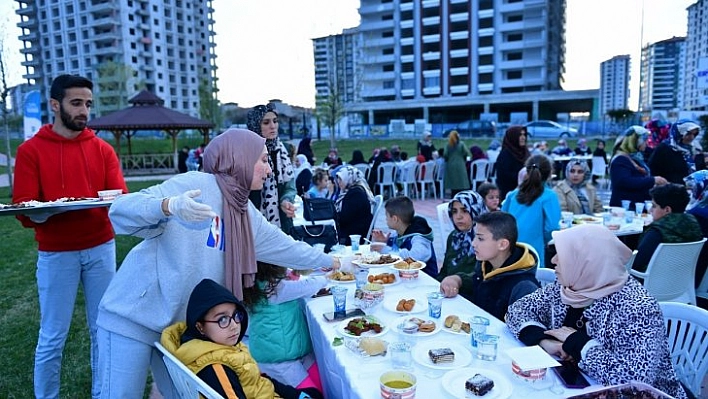 Yetimler ve öksüzler unutulmadı