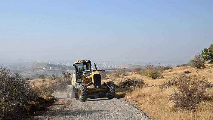 Yeşilyurt'ta yollar onarılıyor