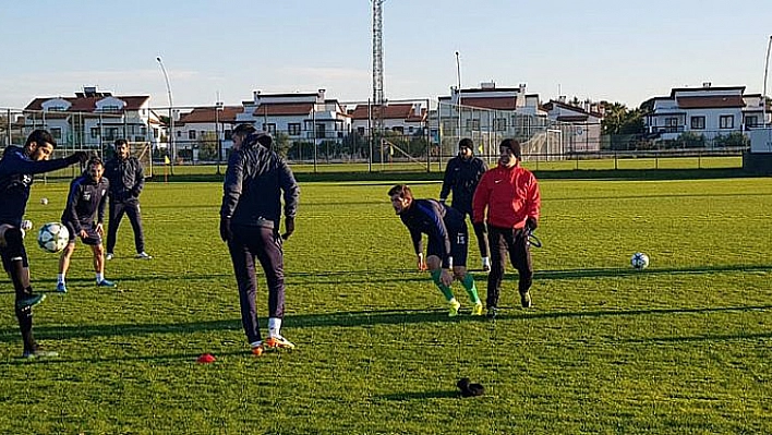 Belek kampı sürüyor 