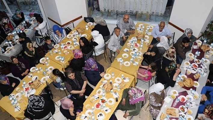 Yetimler Kervanından geleneksel iftar yemeği