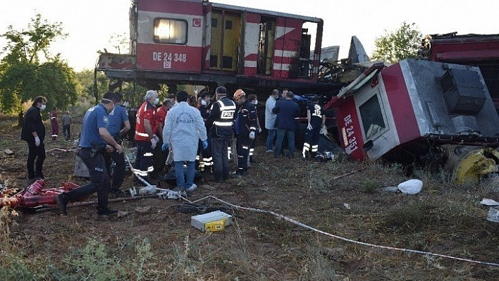 Yük trenleri çarpıştı: 1 ölü 4 yaralı