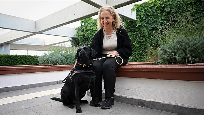 Yurt dışı hayalini rehber köpeği 'Esmer' ile gerçekleştirdi