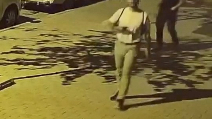 Otoparktan bisikleti çalıp kaçtılar