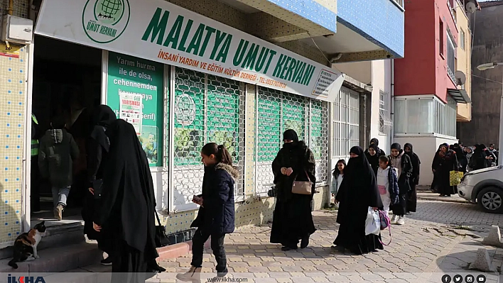 Ziynet eşyalarını Gazze'ye bağışladı