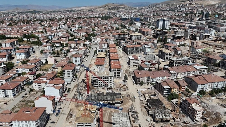 Malatya'da 16 kişinin öldüğü deprem davasında! Belediye çalışanları da ceza aldı